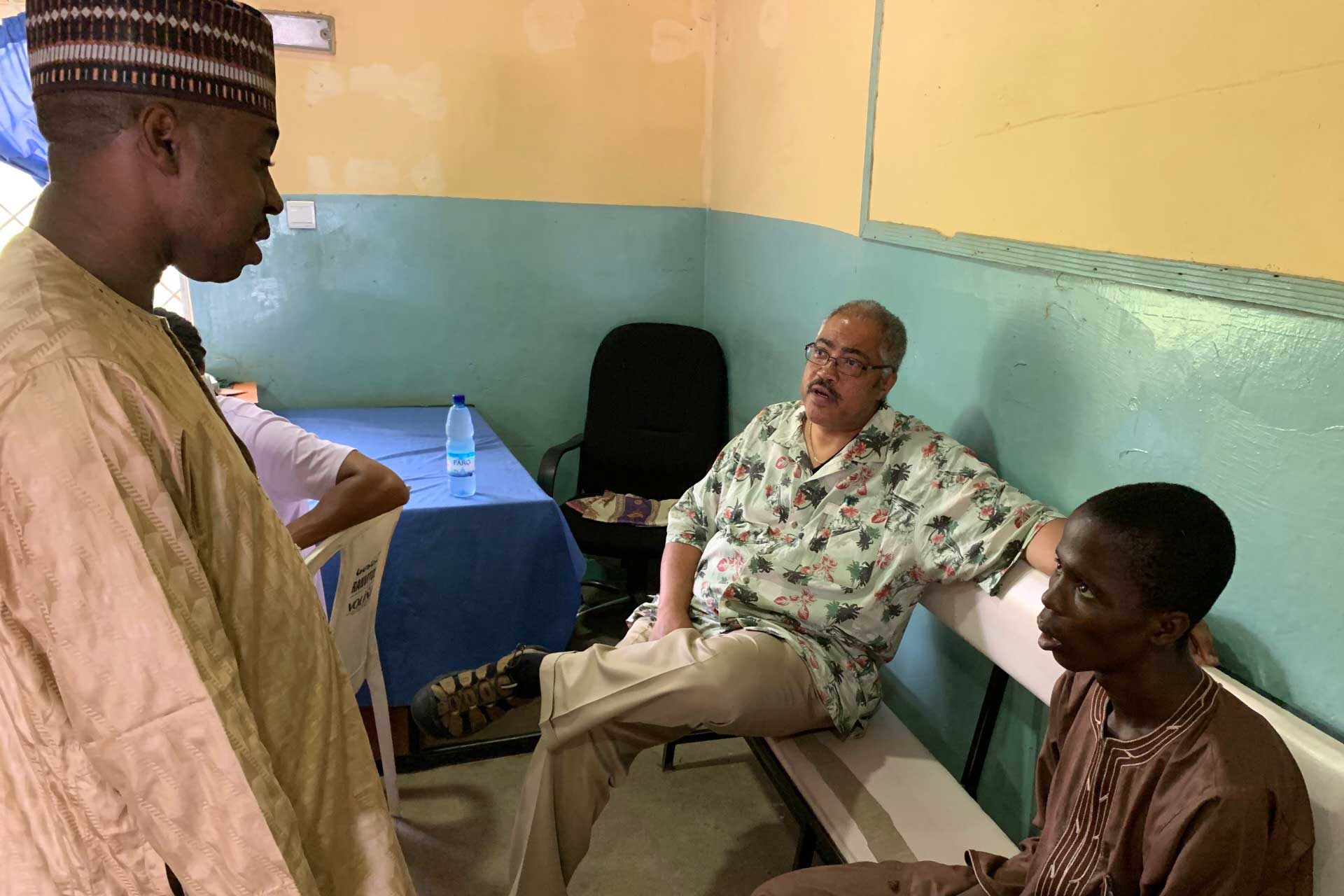 Speaker interacting with attendees during an indoor discussion session